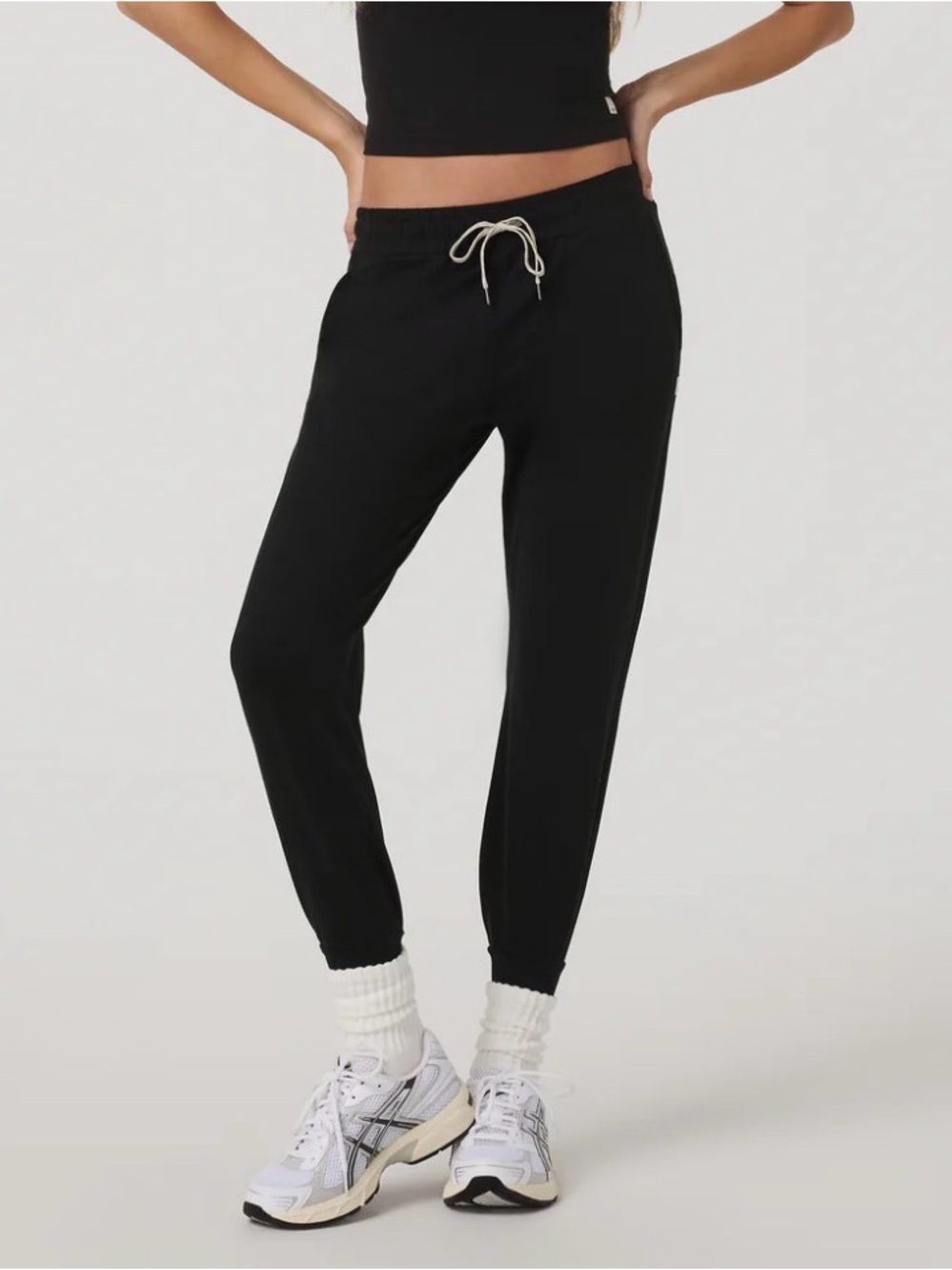 Vuori Womens performance Joggers Size S